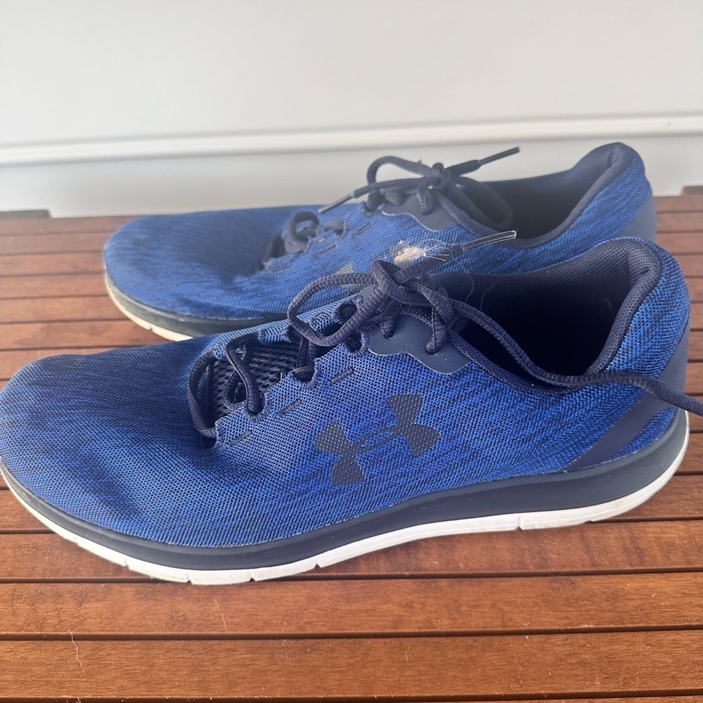 Under Armour men’s blue athletic shoes size 11.5